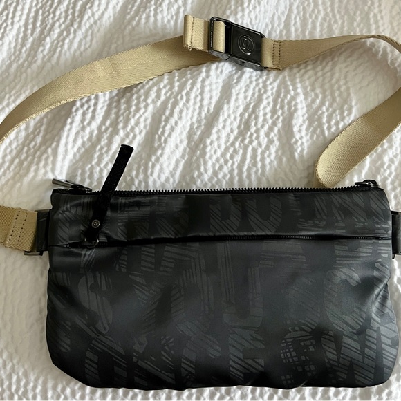 Lululemon belt bag - Picture 5 of 5